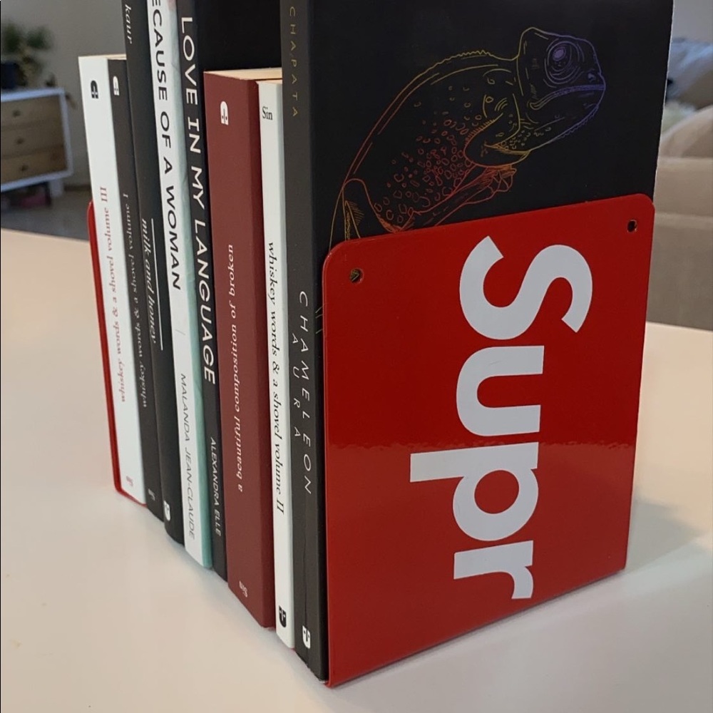 Supreme book ends